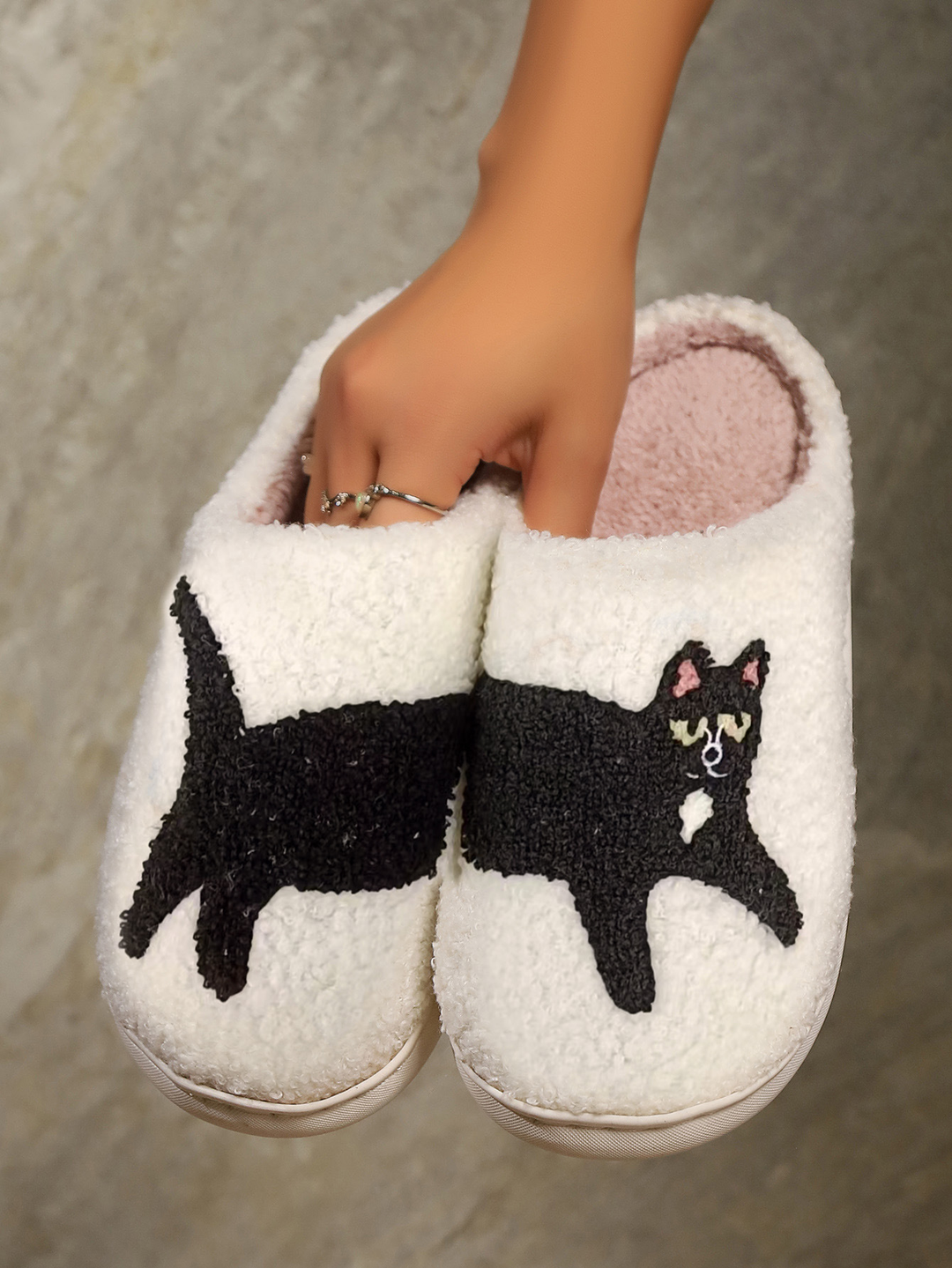 Bequeme Hausschuhe mit Katzenmotiv | Warme