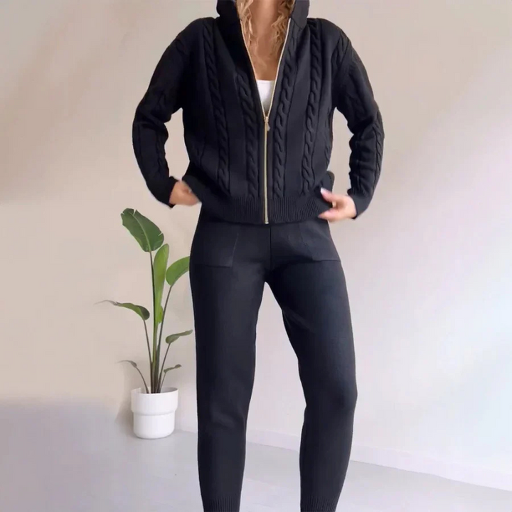 Zweiteiliges Set Aus Oberteil Mit Reißverschluss Und Kurzer Hose Für Damen | Kapuze