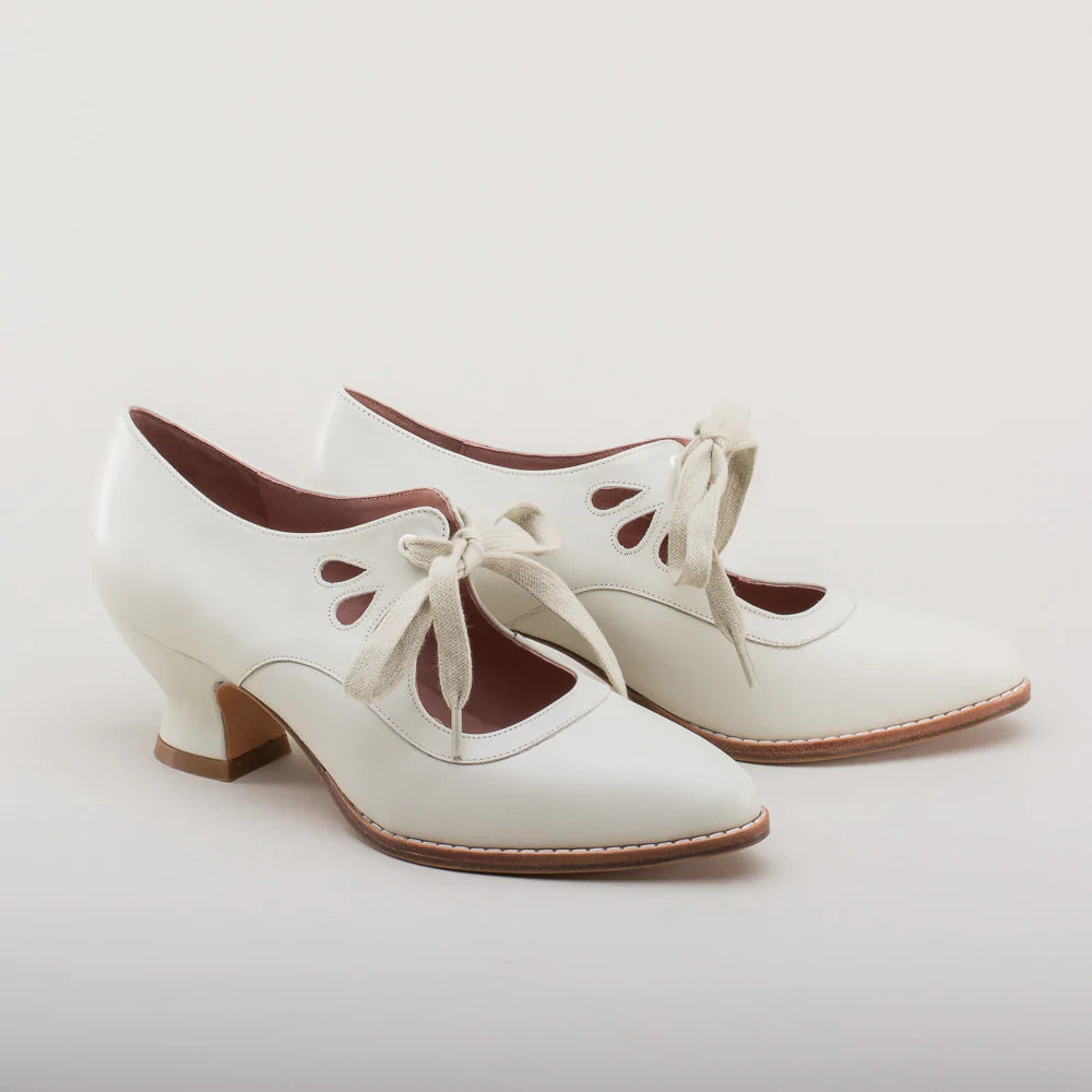 Stilvolle Damenschuhe Mit Geschlossener Spitze | Vintage