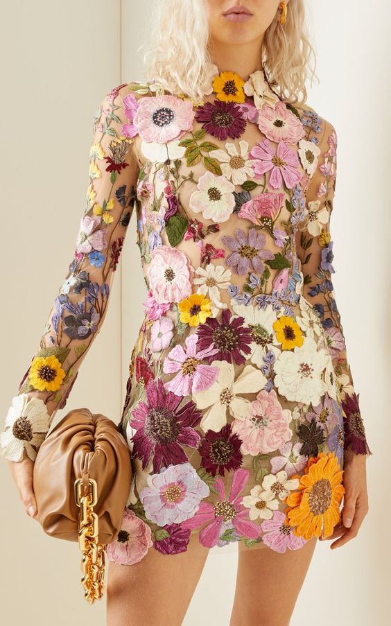 Damenkleid Mit Blumenstickerei Und Langen Ärmeln | Mini