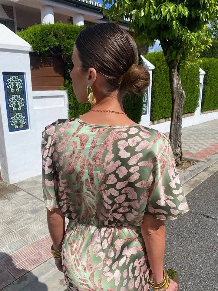 Elegantes Damenkleid Mit Gedrehtem V Ausschnitt | Midi