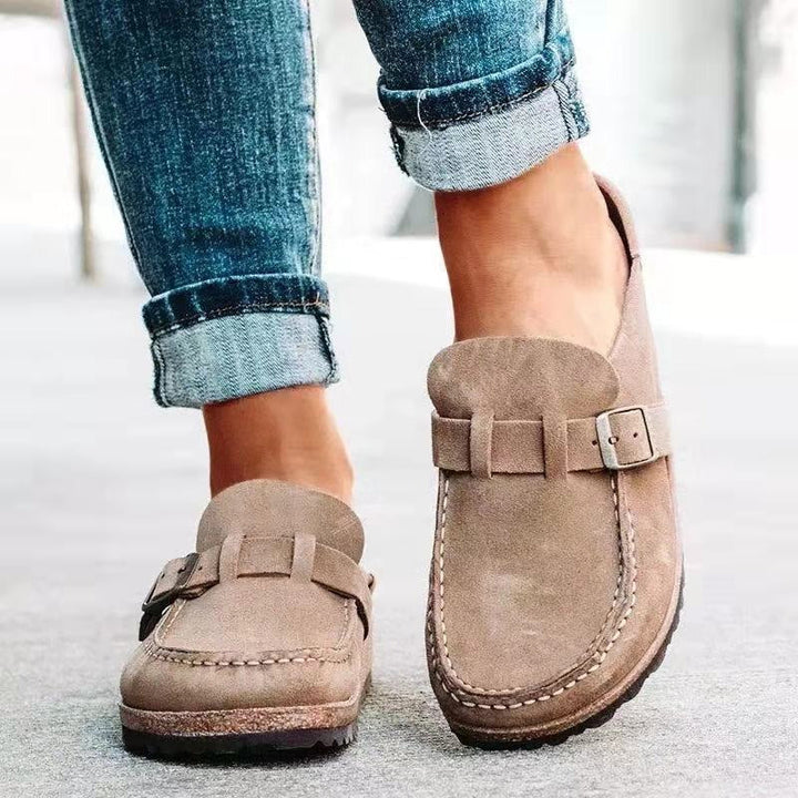 https://cdn.shopify.com/s/files/1/0760/2369/3642/files/Khaki_schoenen-vrouwen-retro-schoenen-slip-op_variants-4_cfd42bc9-a096-44aa-9db0-69e553051ad8.jpg?v=1723847669