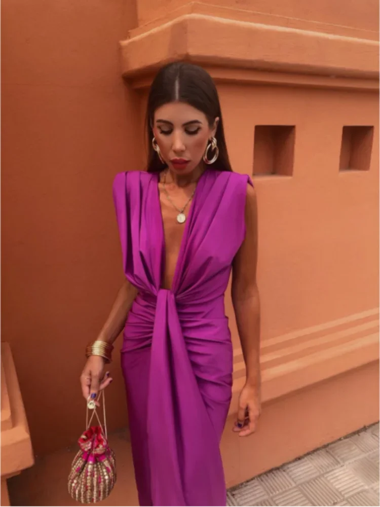 Elegantes Damenkleid Mit Tiefem Ausschnitt Für Hochzeitsgäste | Midi