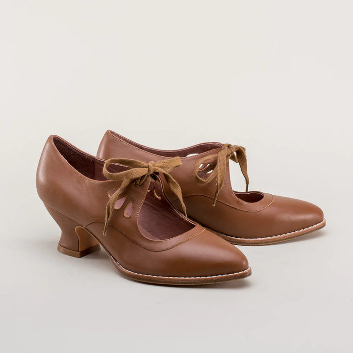 Stilvolle Damenschuhe Mit Geschlossener Spitze | Vintage