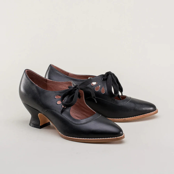 Stilvolle Damenschuhe Mit Geschlossener Spitze | Vintage