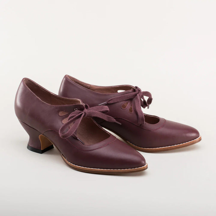 Stilvolle Damenschuhe Mit Geschlossener Spitze | Vintage