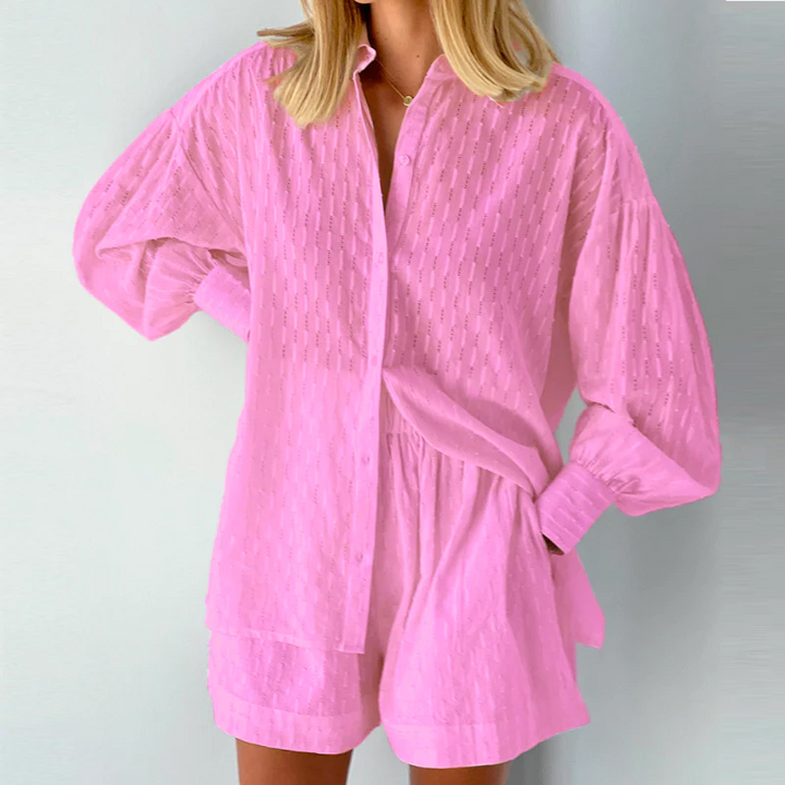 Zweiteiliges Set Aus Button Down Oberteil Und Lässigen Shorts Für Damen | Sommer