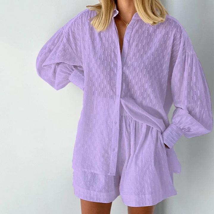 Zweiteiliges Set Aus Button Down Oberteil Und Lässigen Shorts Für Damen | Sommer