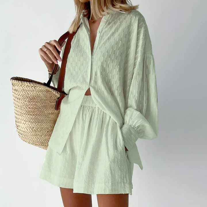 Zweiteiliges Set Aus Button Down Oberteil Und Lässigen Shorts Für Damen | Sommer