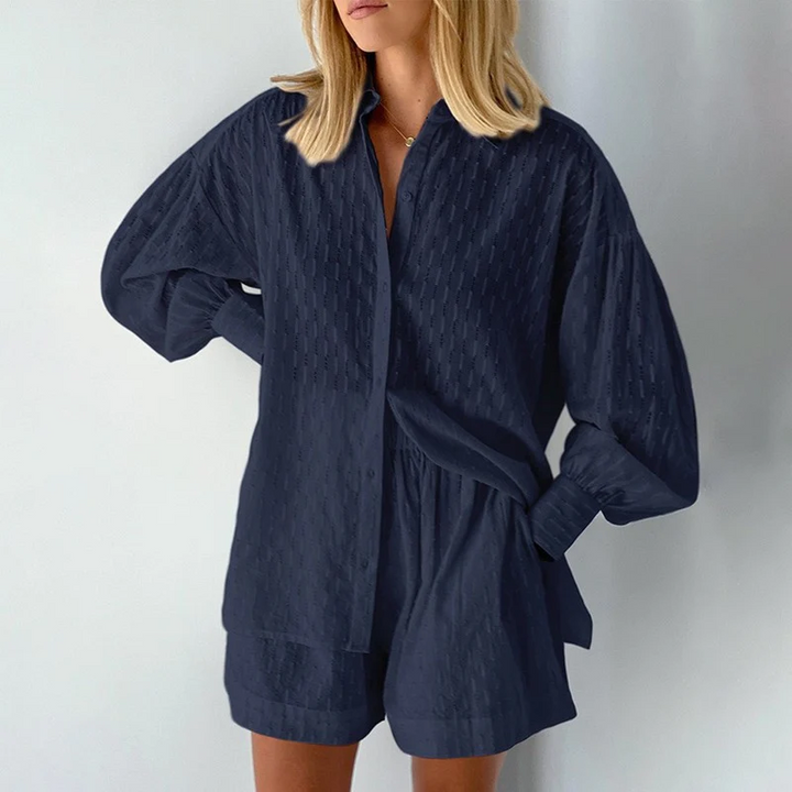 Zweiteiliges Set Aus Button Down Oberteil Und Lässigen Shorts Für Damen | Sommer