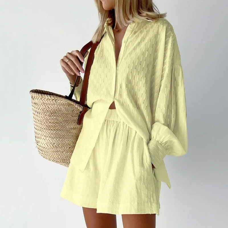 Zweiteiliges Set Aus Button Down Oberteil Und Lässigen Shorts Für Damen | Sommer