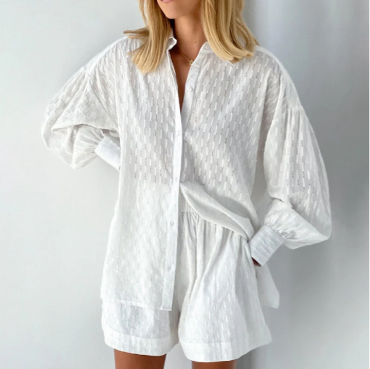 Zweiteiliges Set Aus Button Down Oberteil Und Lässigen Shorts Für Damen | Sommer